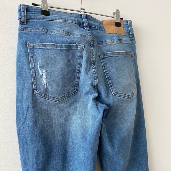 🌼 H&M Divided Jeans 🌼 - Picture 4 of 7